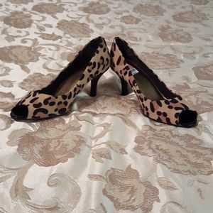 EAST 5th  New 6.5  leopard print/2 1/2 inch heels